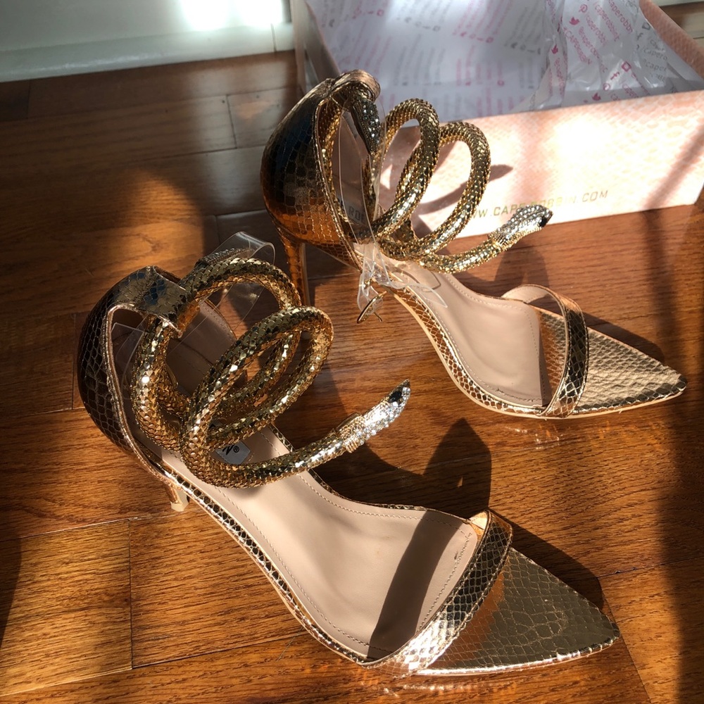 NWOT size 10 pointy-toe, rose gold heeled sandals.